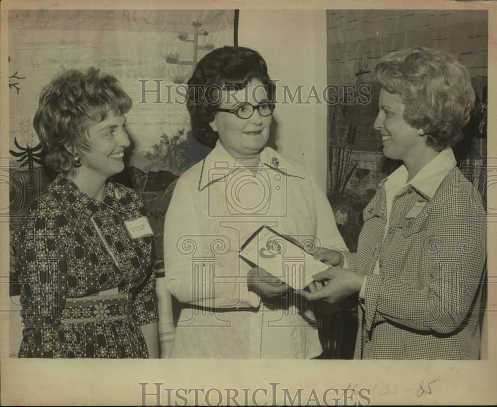 1974 Press Photo Mrs. Coner Alden, Mrs. Lila Cockrell & Mrs. Bartlett Cocke Jr.- Historic Images