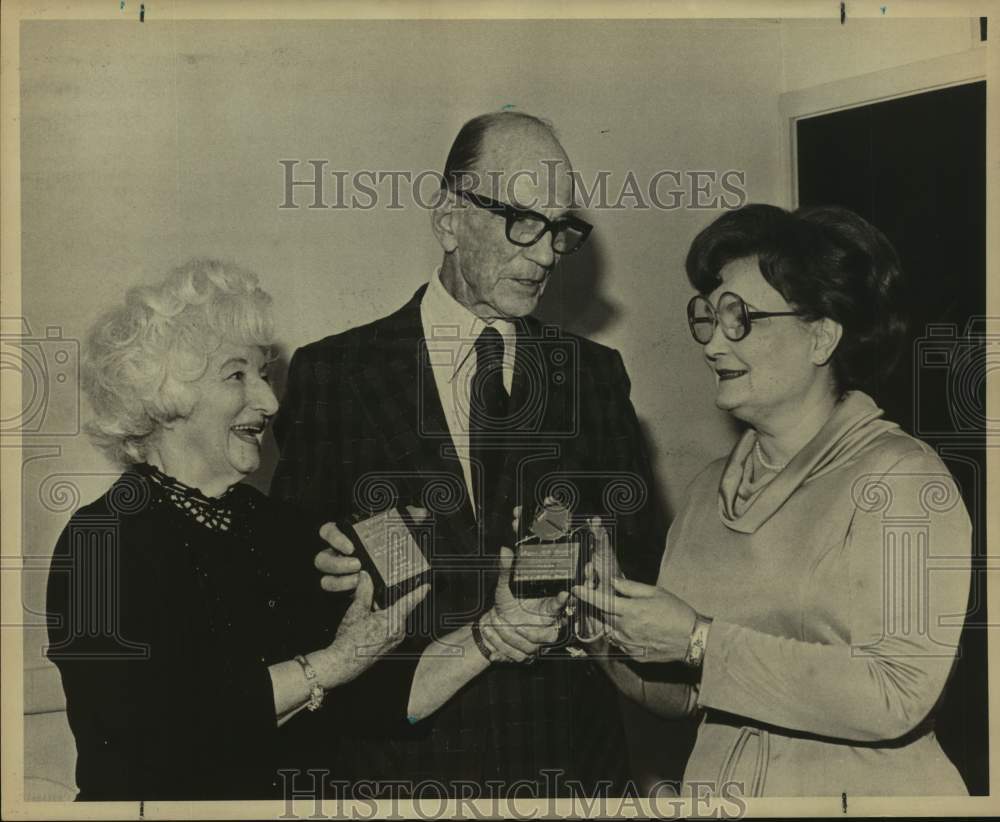 1978 Press Photo Luella McClain, H.B. Zachry &amp; San Antonio Mayor Lila Cockrell- Historic Images