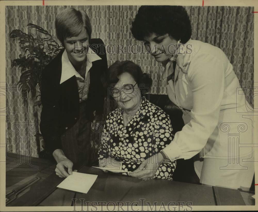 1978 Press Photo Ken Amerson, Mayor Lila Cockrell & Veronica Salazar - sas19353- Historic Images