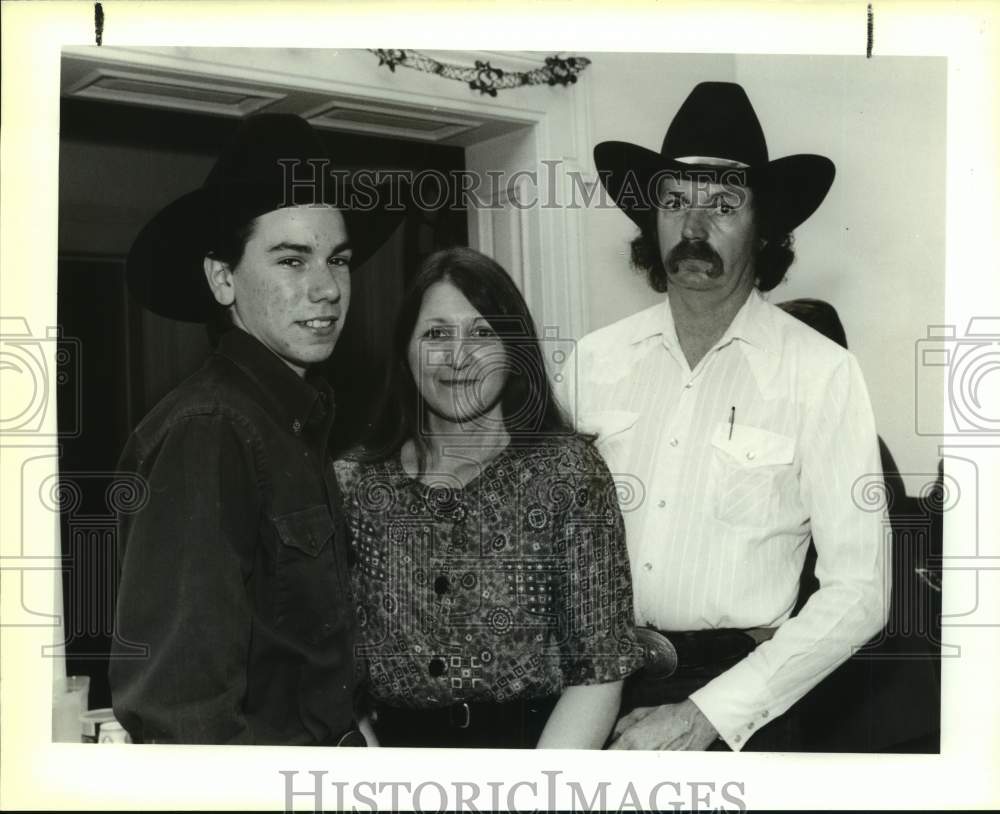 1990 Press Photo Russell Condra Jr., Brenda Condra &amp; Russell Condra Sr.- Historic Images