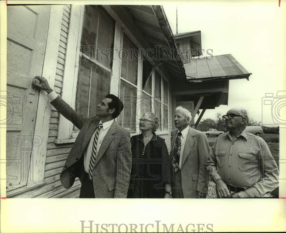 1983 Press Photo Anthony B. Constanzo & Boldville Schoolhouse Teacher & Students- Historic Images