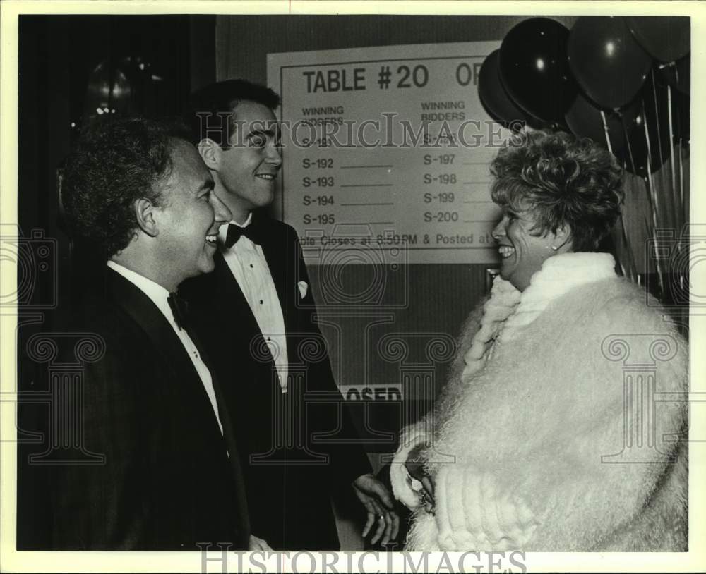 1988 Press Photo Joel Klein, T.J. Connolly & Maggie Wright, San Antonio- Historic Images