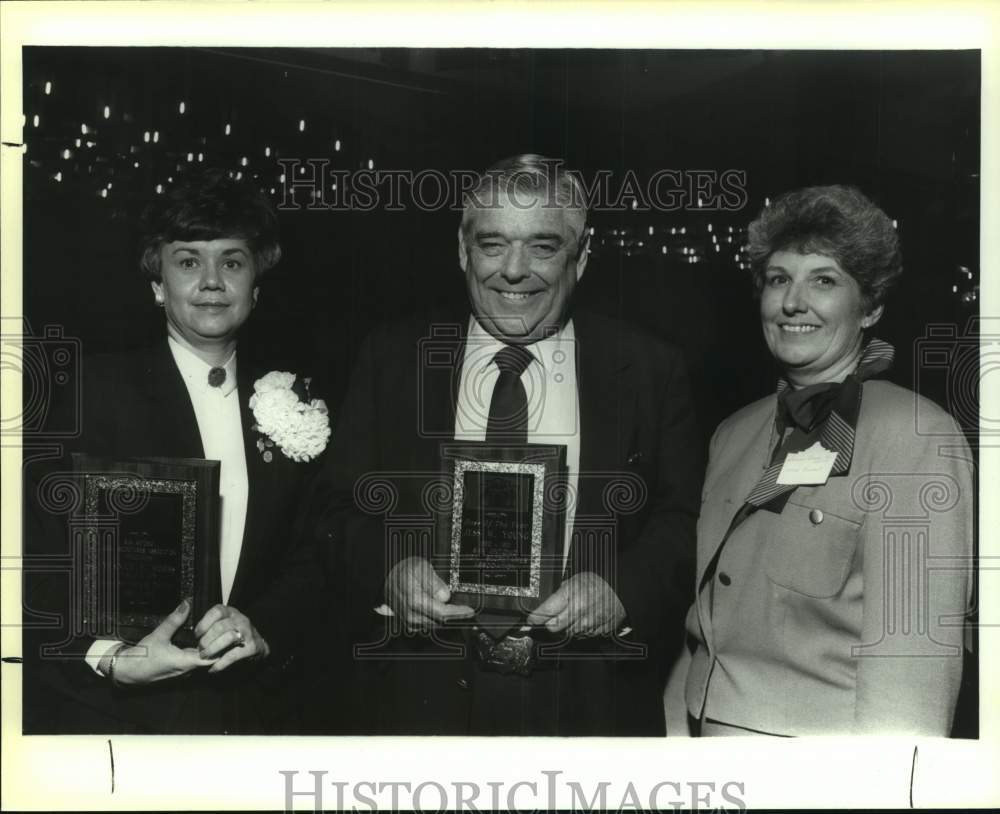 1990 Press Photo Vernice F. Hobbs, Jess W. Young & Sharon Coleman, San Antonio- Historic Images
