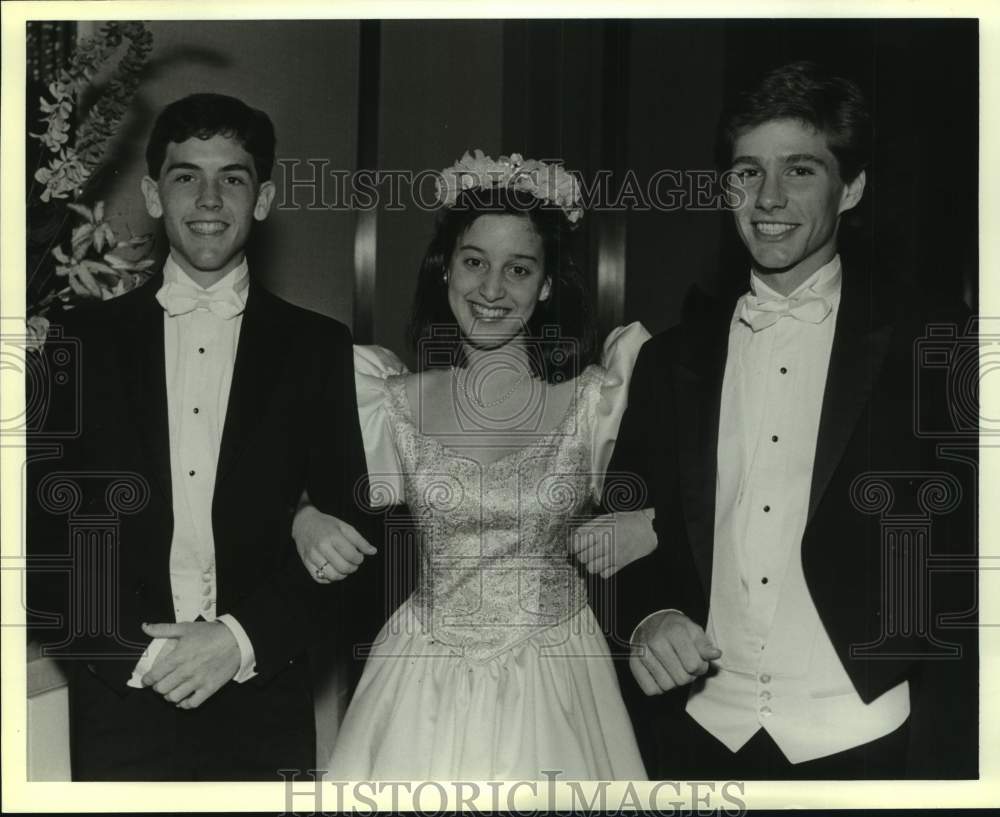 1989 Press Photo George Olson, Courtney Gardner & Michael Corbett at Ball- Historic Images