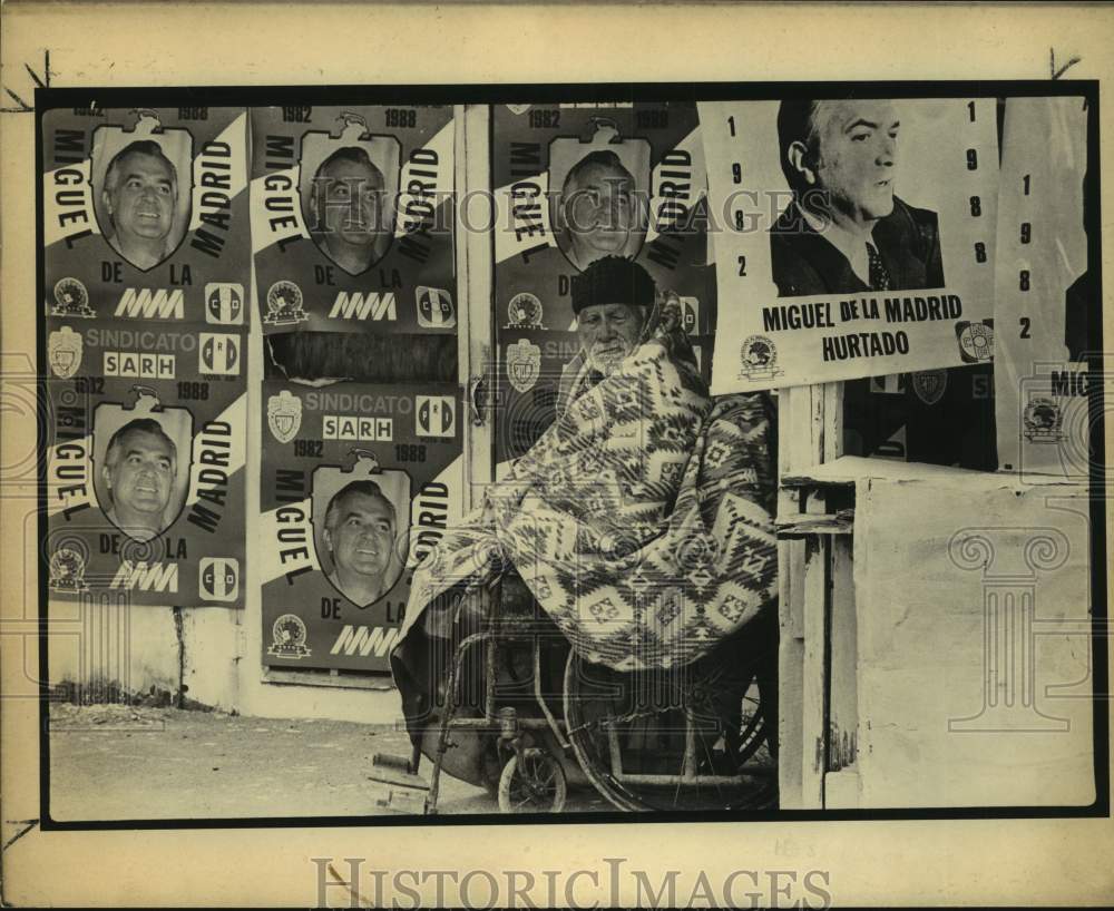 1982 Press Photo Man in Wheelchair & Miguel de la Madrid Posters, Ciudad Acuna- Historic Images