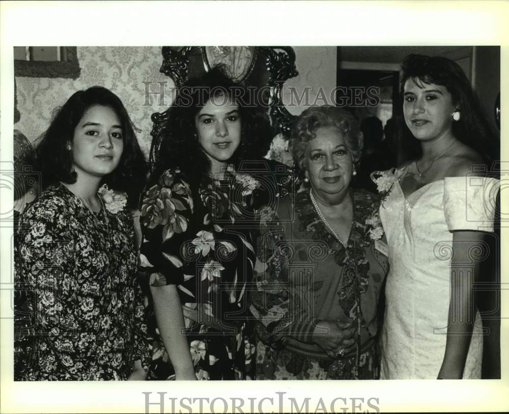 1990 Press Photo Pan American League Candlelight Ball Princesses & Sponsors- Historic Images