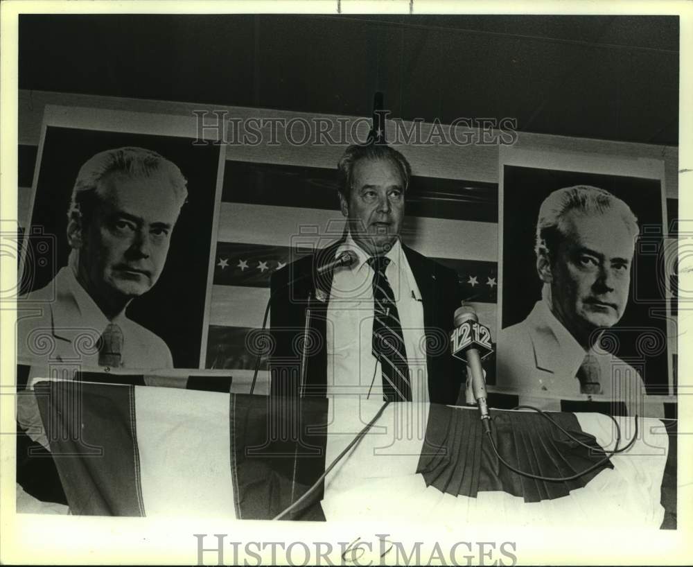 1988 Press Photo Sheriff Harlon Copeland Speaks at Podium - sas19520- Historic Images