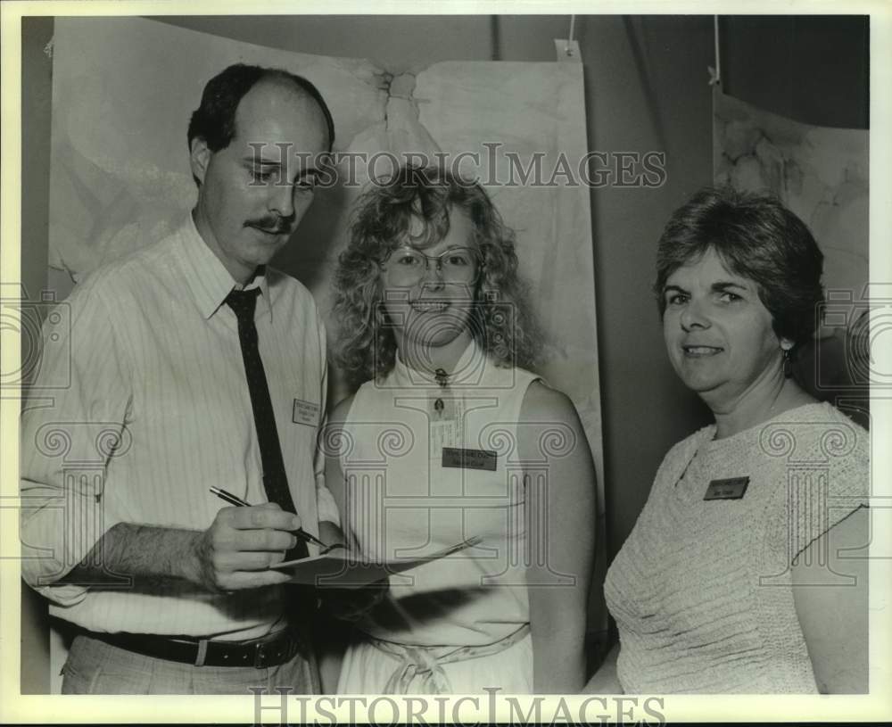 1989 Press Photo Doug &amp; Marion Cook &amp; Jane Scease at Texas Cauel Lecture- Historic Images