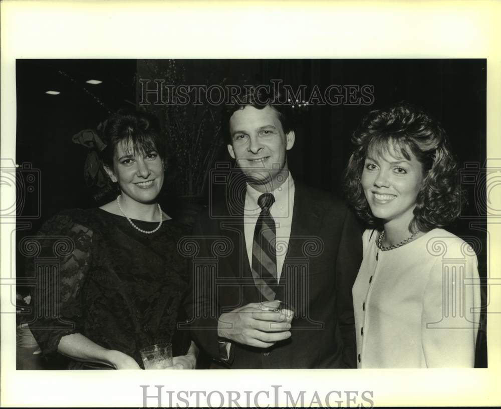 1986 Press Photo Audrey Carl &amp; Micheal &amp; Kathy Colvard at Harvest Party- Historic Images