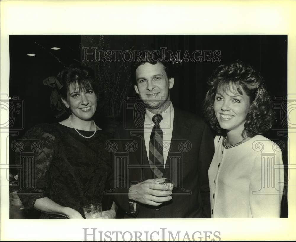 1986 Press Photo Audrey Carl & Micheal & Kathy Colvard at Harvest Party- Historic Images