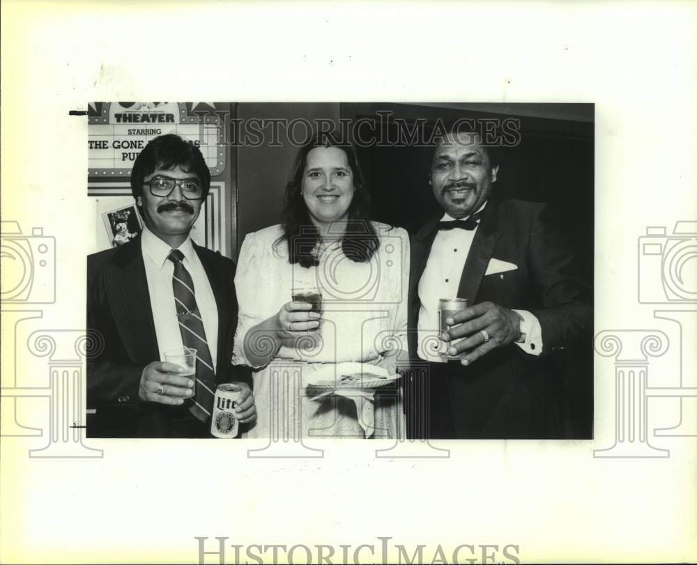 1987 Press Photo Juan &amp; Linda Valdez &amp; C.H. Collins at Winter Holiday Event- Historic Images
