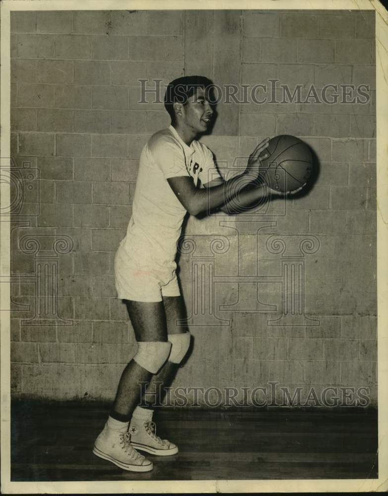 Press Photo Basketball Player Rosendo Valdez on the Basketball Court - sas19703- Historic Images