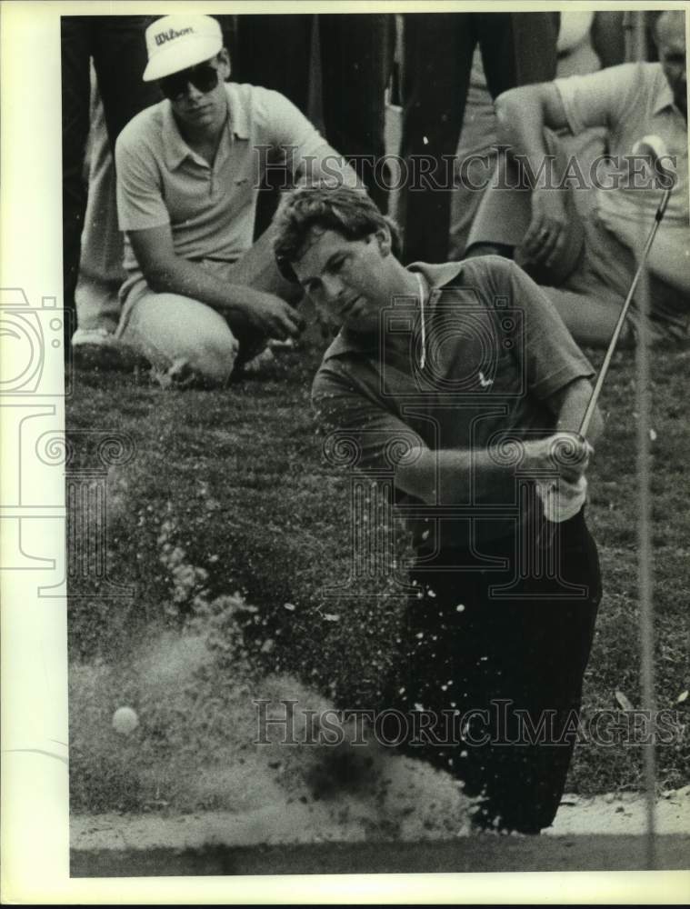 1984 Press Photo Golfer Lanny Wadkins Hits Out of Hole 9 Sandtrap at Texas Open- Historic Images