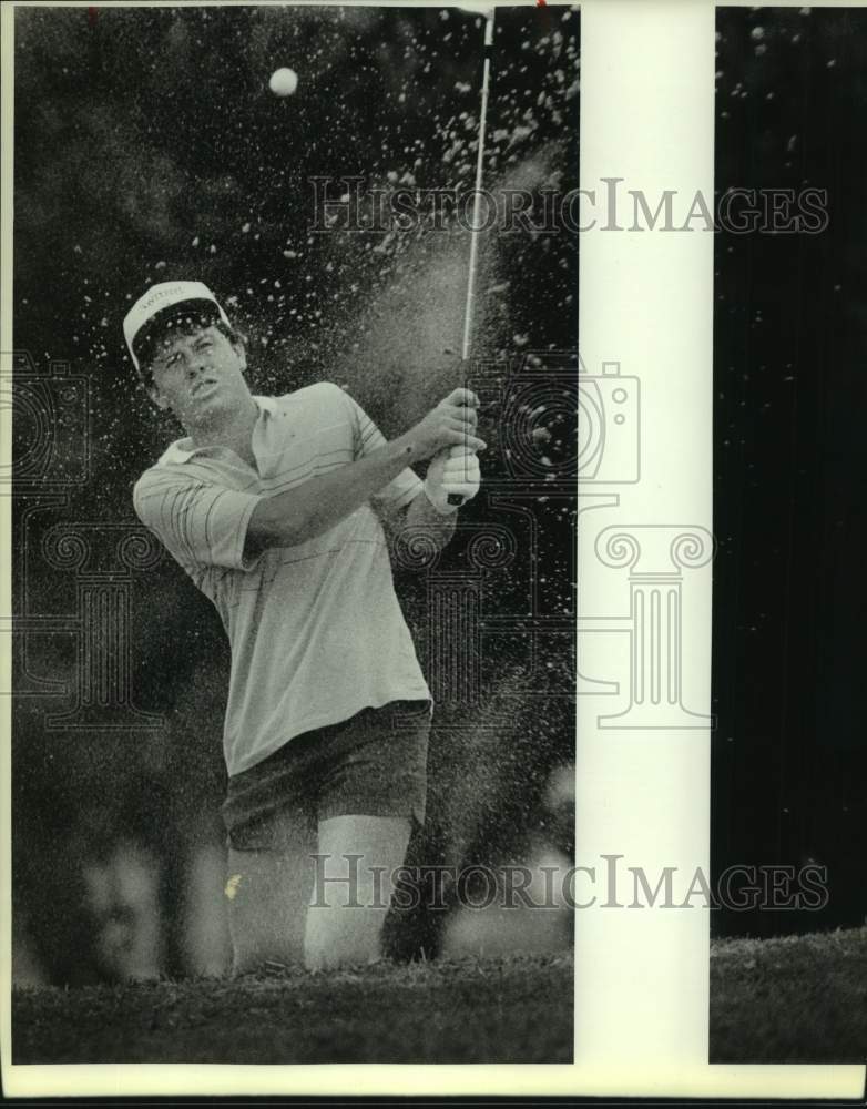 1985 Press Photo City Men&#39;s Tournament Golfer Mike Tucker at Olmos Golf Club- Historic Images