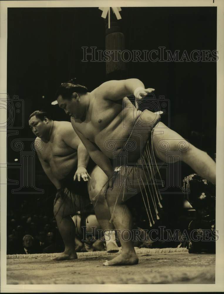 1978 Press Photo 2 Sumo Perform in Opening Ceremony of Premier Sumo Tournament- Historic Images