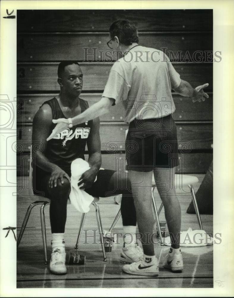 1989 Press Photo San Antonio Spurs Coach Larry Brown & Dwayne Washington- Historic Images