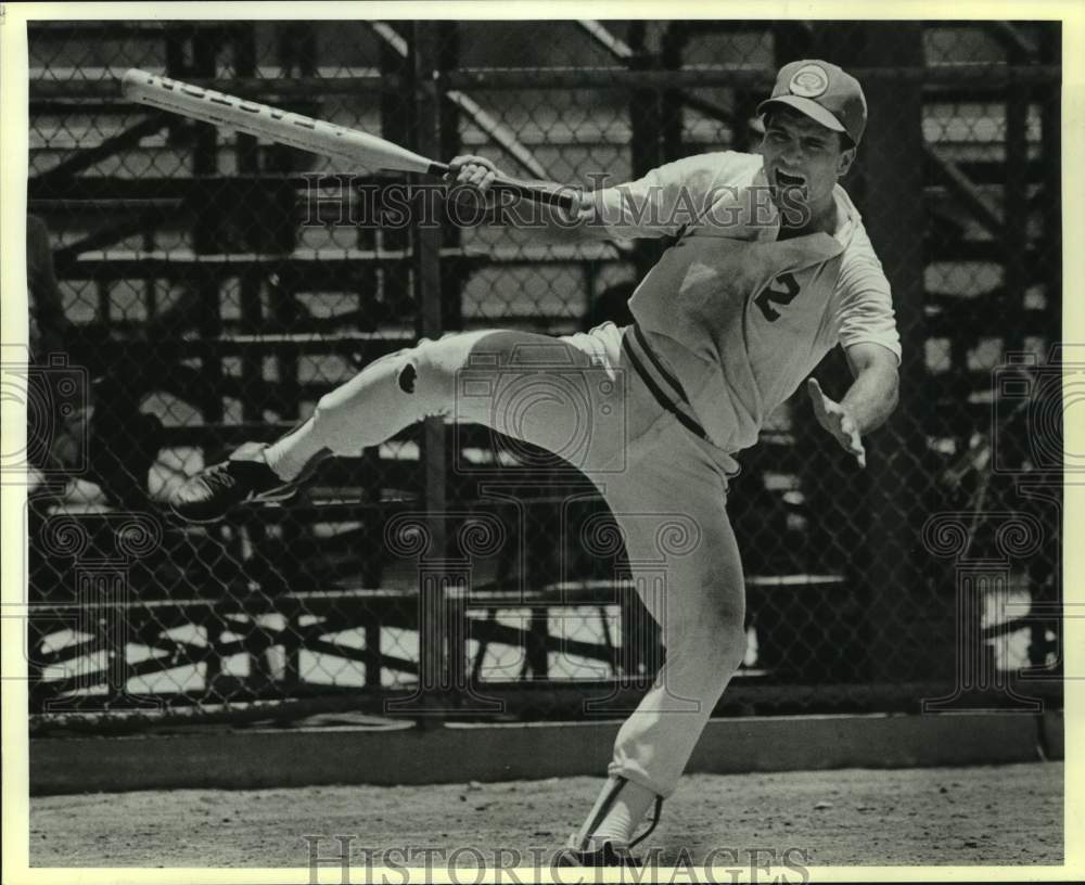 1986 Press Photo Bert's BBQ Baseball Player Larry Lawrence Reacts to Wild Pitch- Historic Images