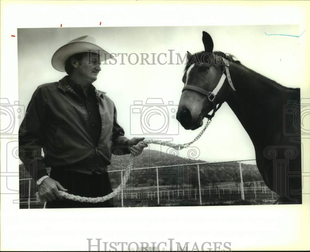 1991 Press Photo Horse Trainer Bob Young with Horse at Bandera Downs - sas20118- Historic Images