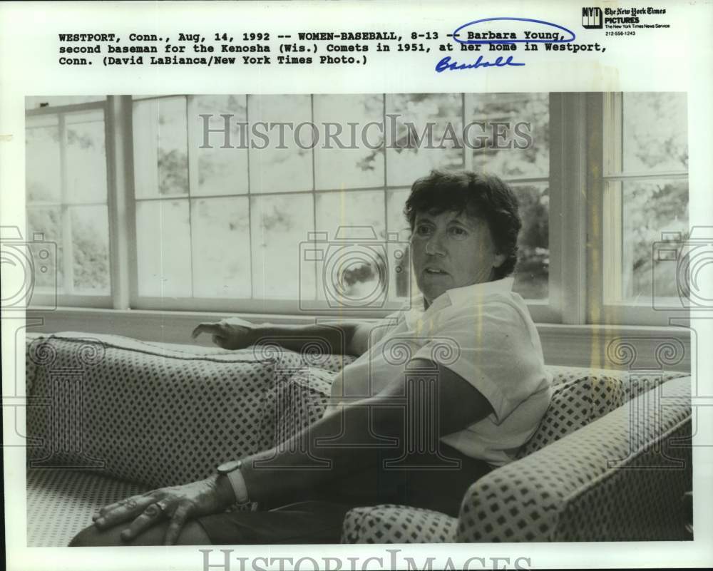 1992 Press Photo Kenosha Comets Women&#39;s Baseball Player Barbara Young at Home- Historic Images