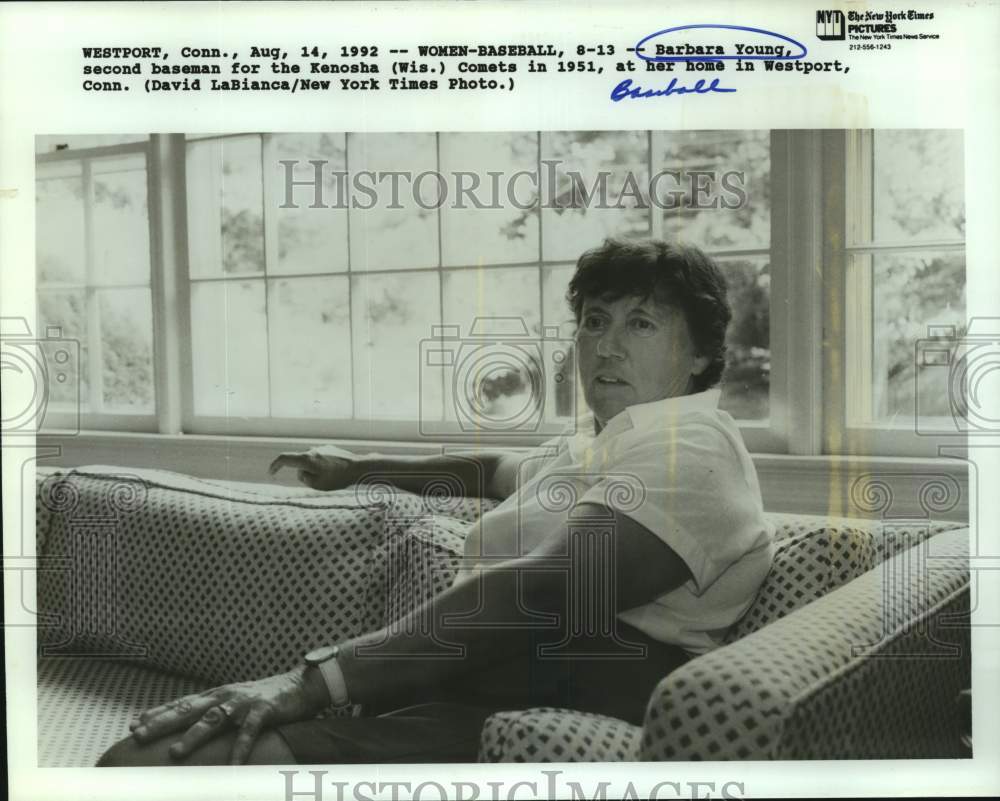 1992 Press Photo Kenosha Comets Women's Baseball Player Barbara Young at Home- Historic Images