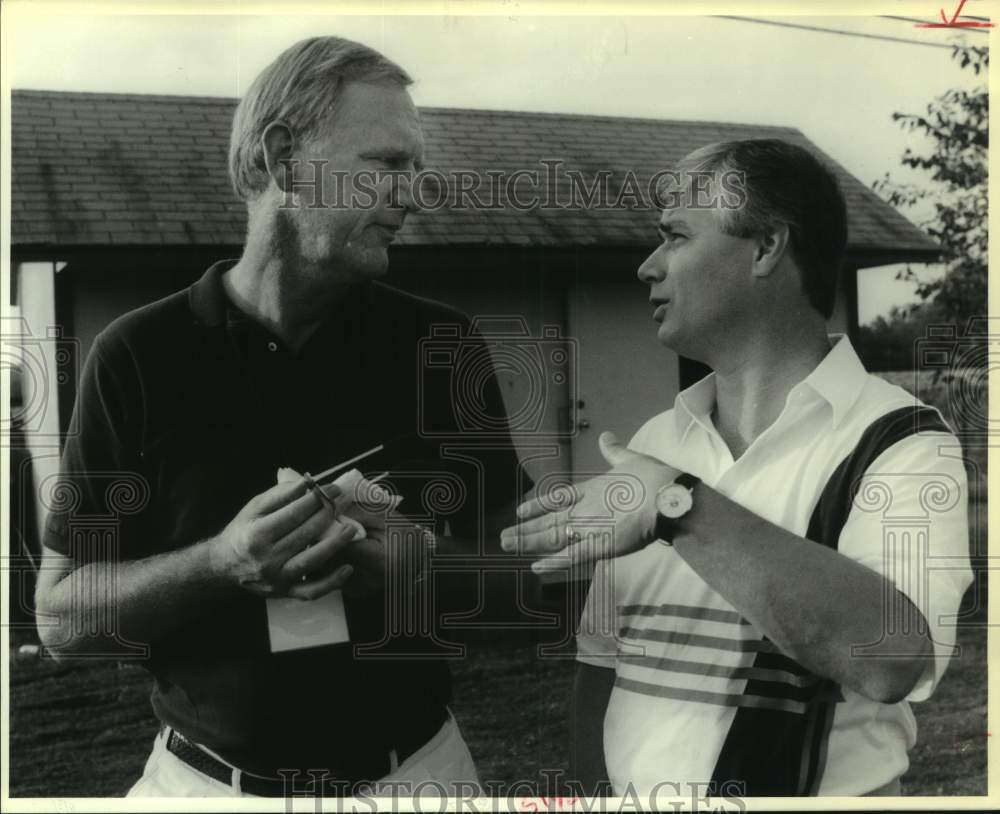 1990 Press Photo Texas Football Coaches Jim Wacker &amp; Dennis Franchione Talk- Historic Images