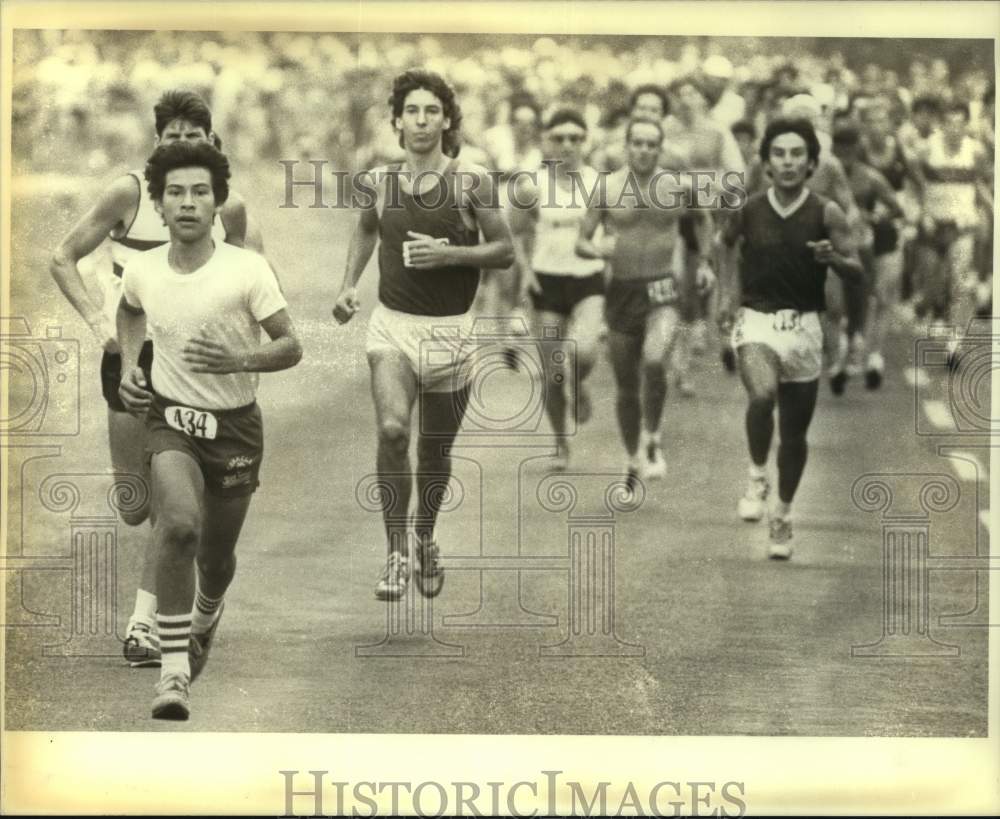 Press Photo Crowd of Runners at the Beginning of the Fiesta Run - sas20243- Historic Images