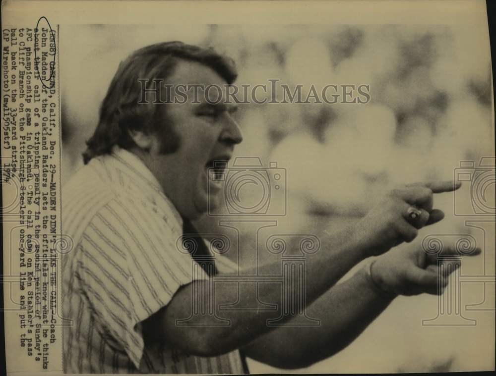 1974 Press Photo Oakland Raiders Football Coach John Madden Yells at Officials- Historic Images