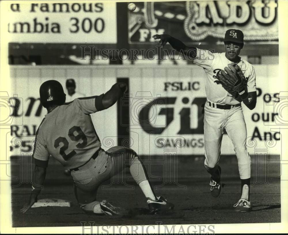 Press Photo San Antonio Dodgers Baseball Player Gets Out Against Jackson Mets- Historic Images