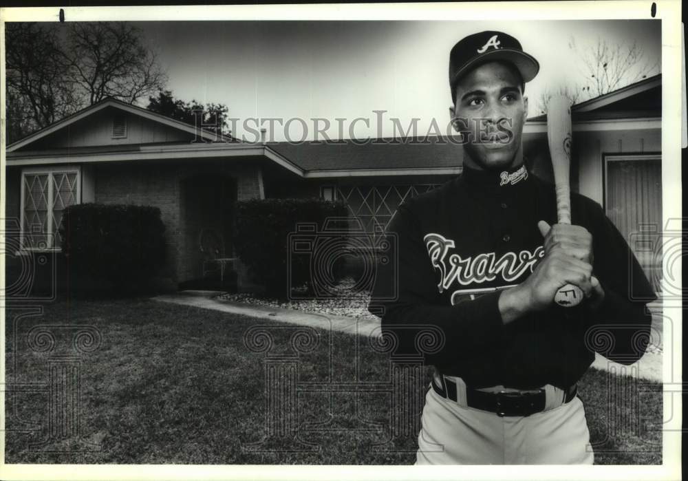 1992 Press Photo Former Texas Athlete Johnny Walker at Home in Baseball Uniform- Historic Images