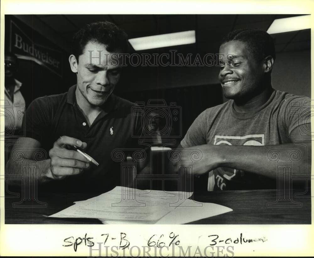 1987 Press Photo Boxers Daniel Zargoza & Darrell Thigpen at Press Conference- Historic Images