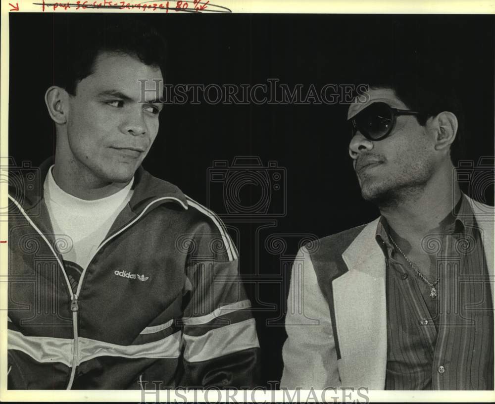 1986 Press Photo Boxers Daniel Zaragoza &amp; Mike Ayala Eye Each Other Before Fight- Historic Images