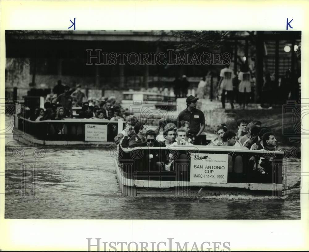 1990 Press Photo San Antonio Cup Pentathlon Athletes &amp; Officials Ride on River- Historic Images