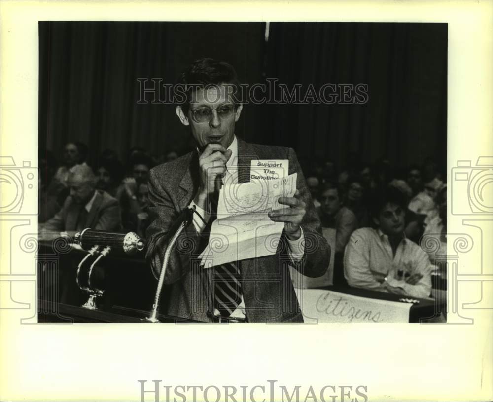 1983 Press Photo James Terry Speaks at United States Football League Meeting- Historic Images