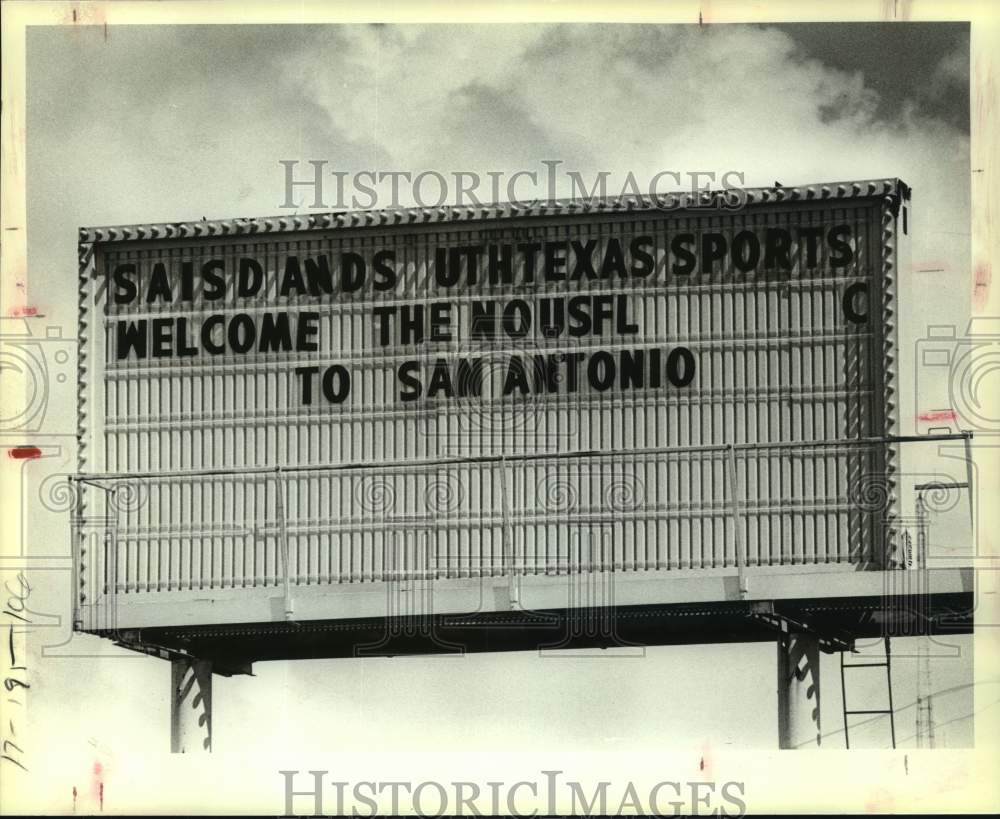 1983 Press Photo United States Football League Welcome Sign at Alamo Stadium- Historic Images