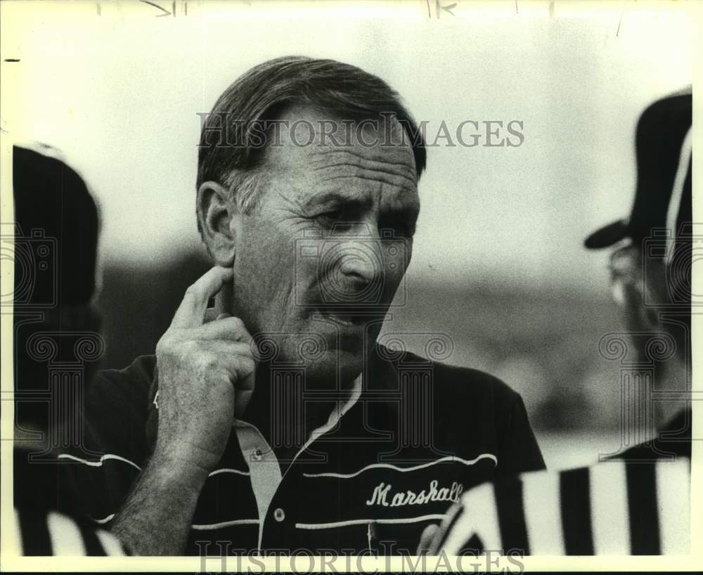 1988 Press Photo Marshall High Football Coach David Visentine Talks to Referees- Historic Images