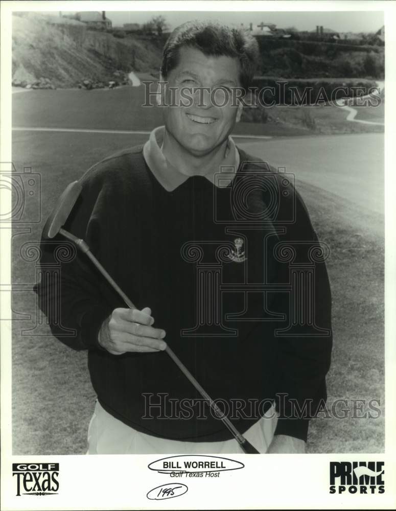 1995 Press Photo "Golf Texas" Host Bill Worrell Holds Putter on Golf Course- Historic Images