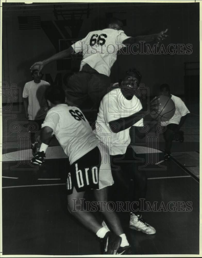 1994 Press Photo Basketball Players Tryout For YMCA League in San Antonio, Texas- Historic Images