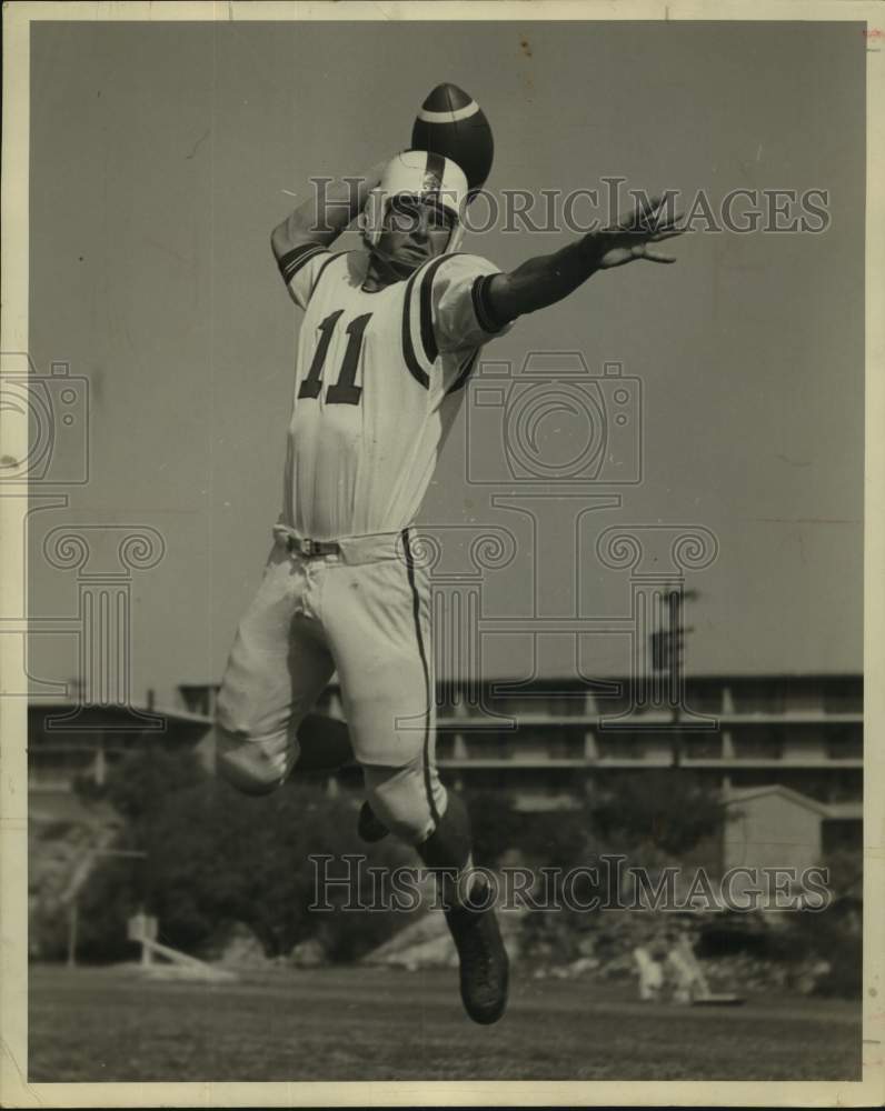 1956 Press Photo Football Player Tony Valek Prepares to Make Jumping Pass- Historic Images