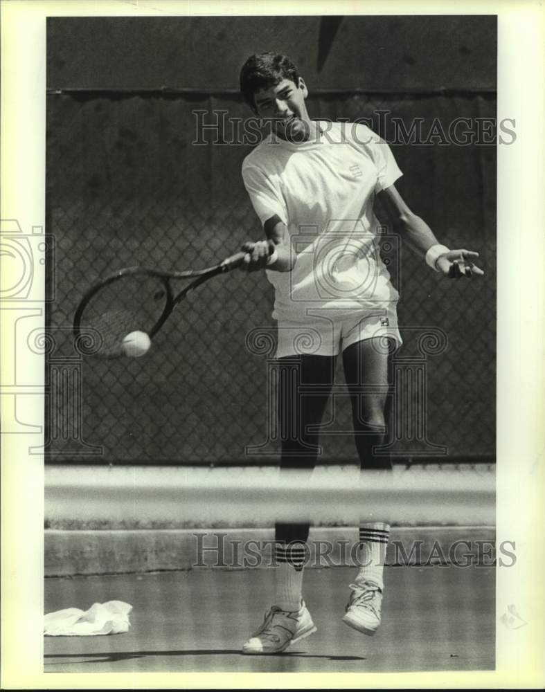 1986 Press Photo Tennis Player Steve Hatton Hits Ball at Texas Games - sas20705- Historic Images