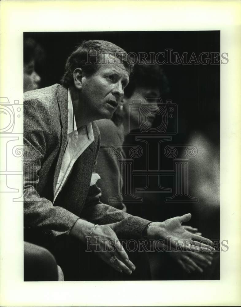 1991 Press Photo Seguin High Basketball Coach Clyde Wallace Sits on Sideline- Historic Images