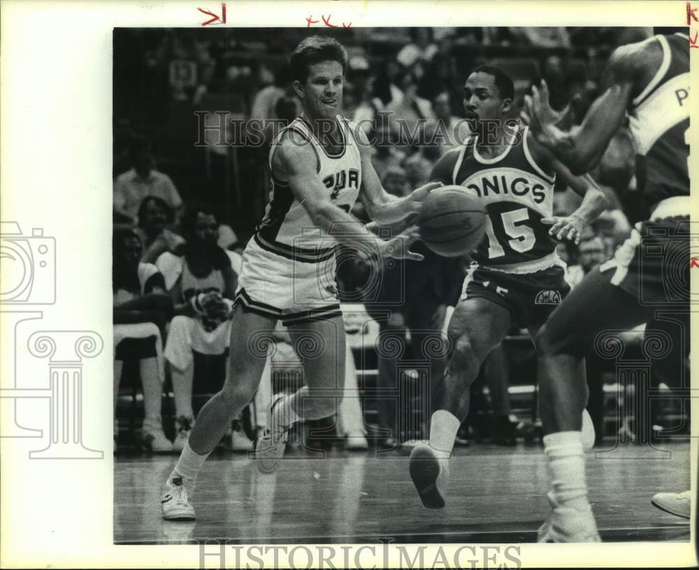 1986 Press Photo San Antonio Spurs &amp; Seattle Supersonics Play Basketball- Historic Images