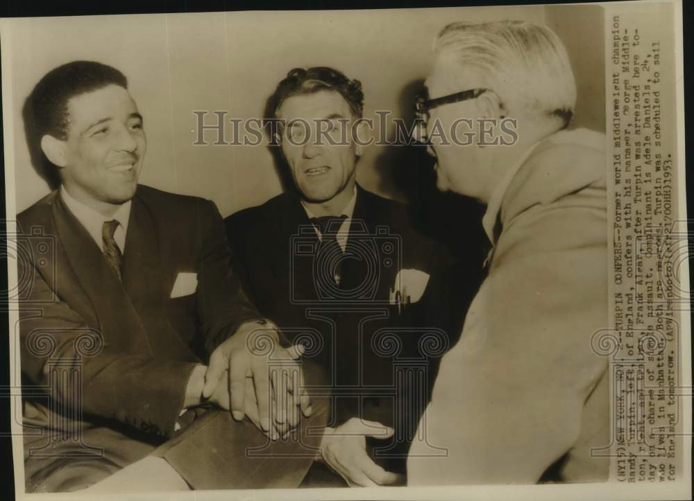 1953 Press Photo Boxer Randy Turpin Talks With Manager &Trainer After Arrest- Historic Images