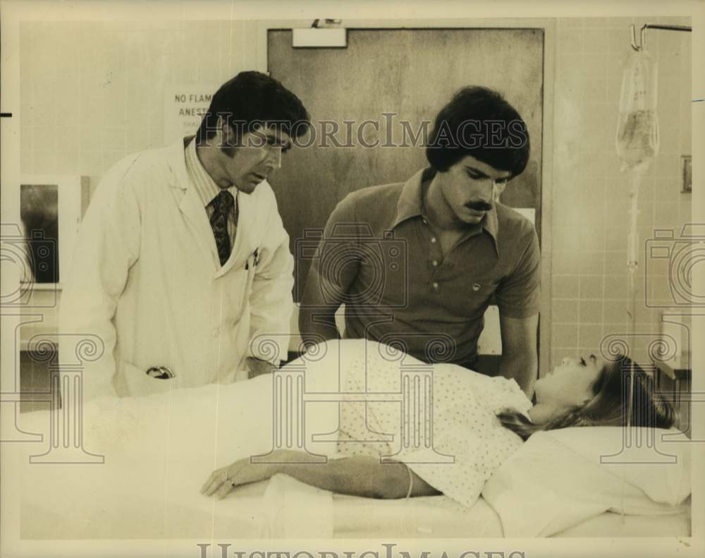 Press Photo TV Show Set With Pregnant Woman, Man &amp; Doctor in Hospital Room- Historic Images