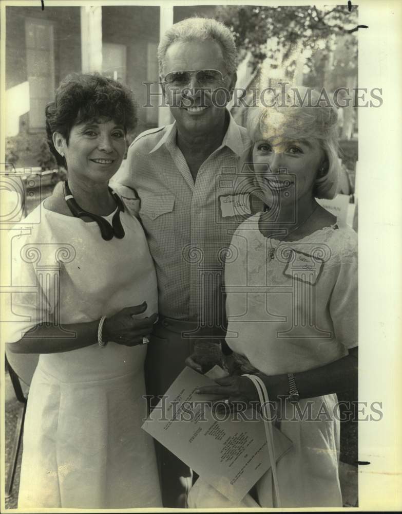 1985 Press Photo PBS Tennis Classic Auction Supper Attendees at Four Seasons- Historic Images