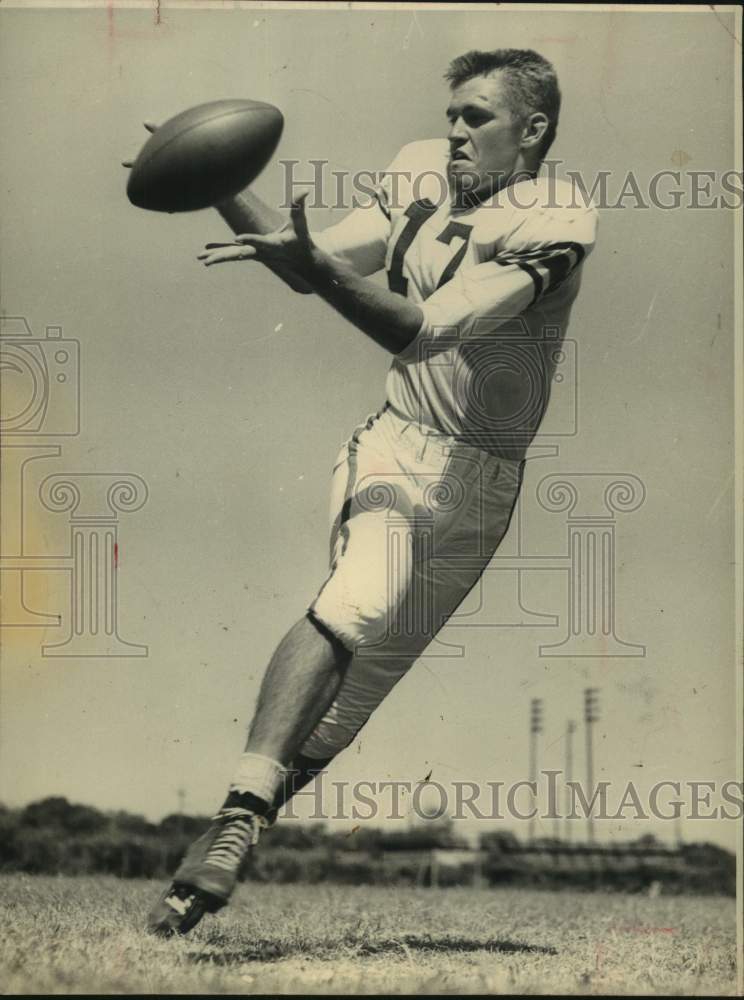 Press Photo Football Player George Sims Catches Ball - sas21293- Historic Images