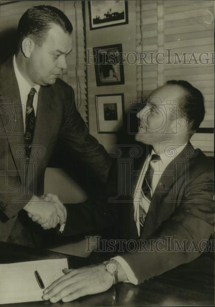 1955 Press Photo Washington Senators Baseball Player Eddie Yost &amp; Man In Office- Historic Images