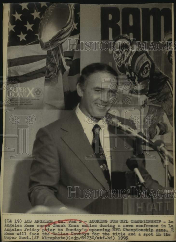 1976 Press Photo Los Angeles Rams Football Coach Chuck Knox at News Conference- Historic Images