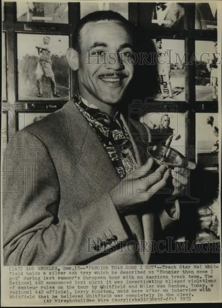 1953 Press Photo Runner Mal Whitfield Holds Silver Ashtray in Los Angeles- Historic Images