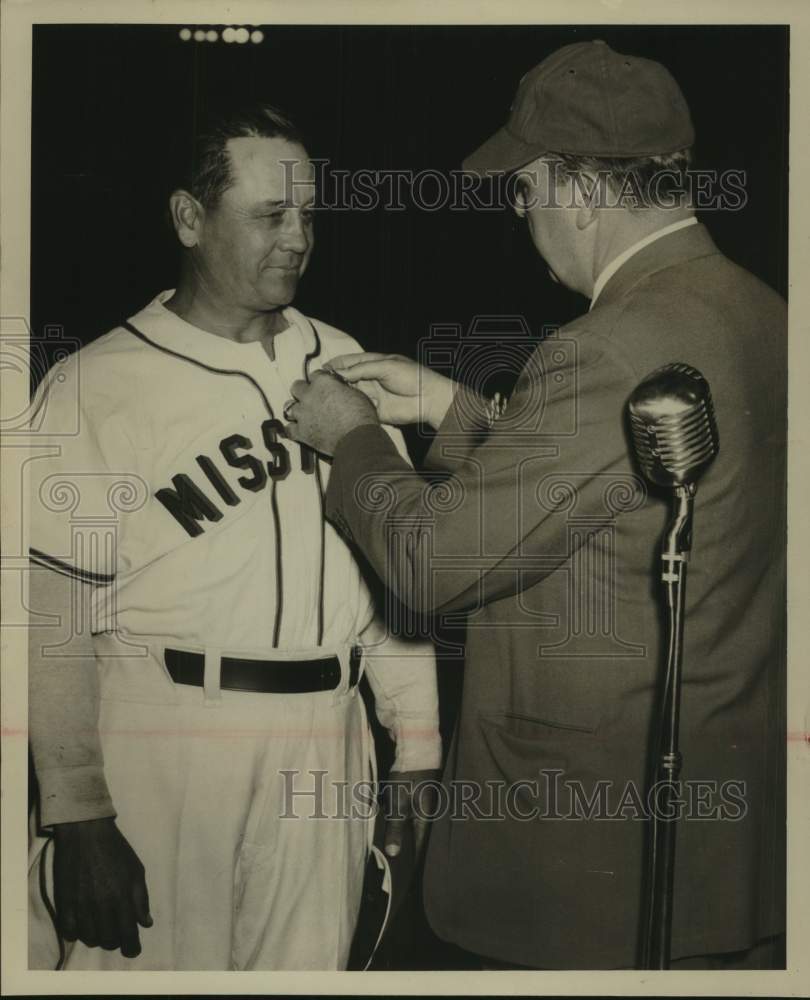 Press Photo San Antonio Missions Baseball Player Hoyer Gets Pin From Man- Historic Images