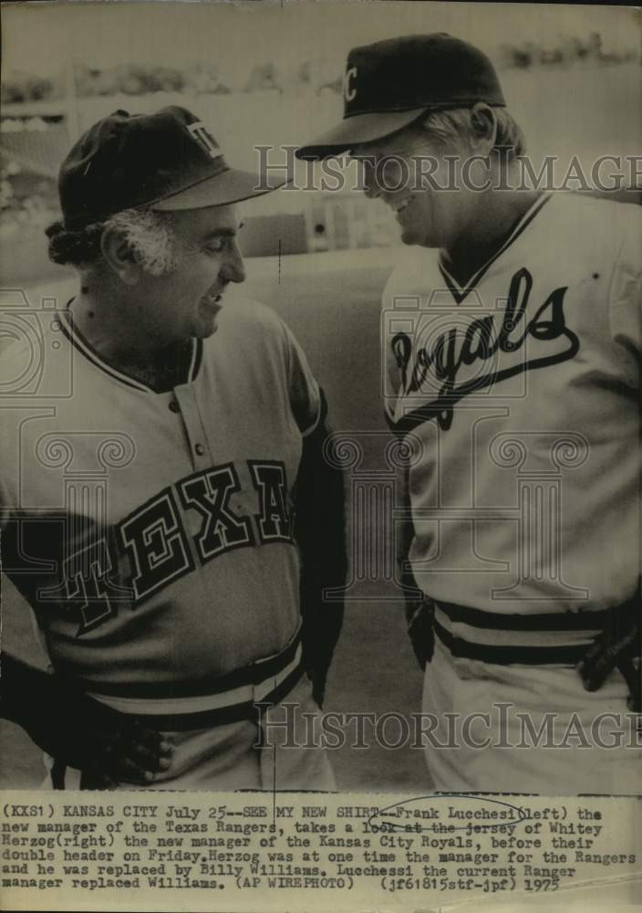 1975 Press Photo Texas Rangers & Kansas City Royals Baseball Managers Laughing- Historic Images